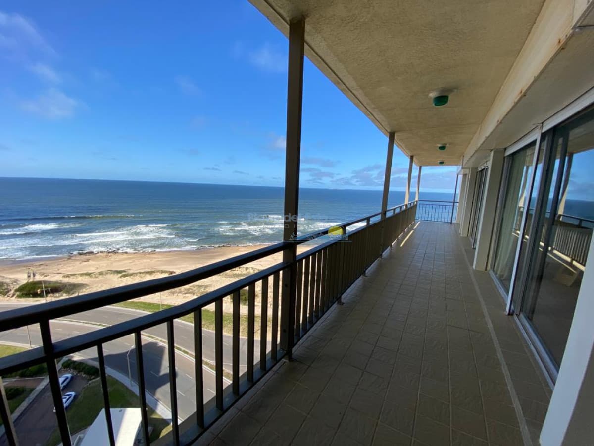 Apartamento en alquiler de temporada de 2 dormitorios en Punta del este  - Inmobiliaria Playa del Este