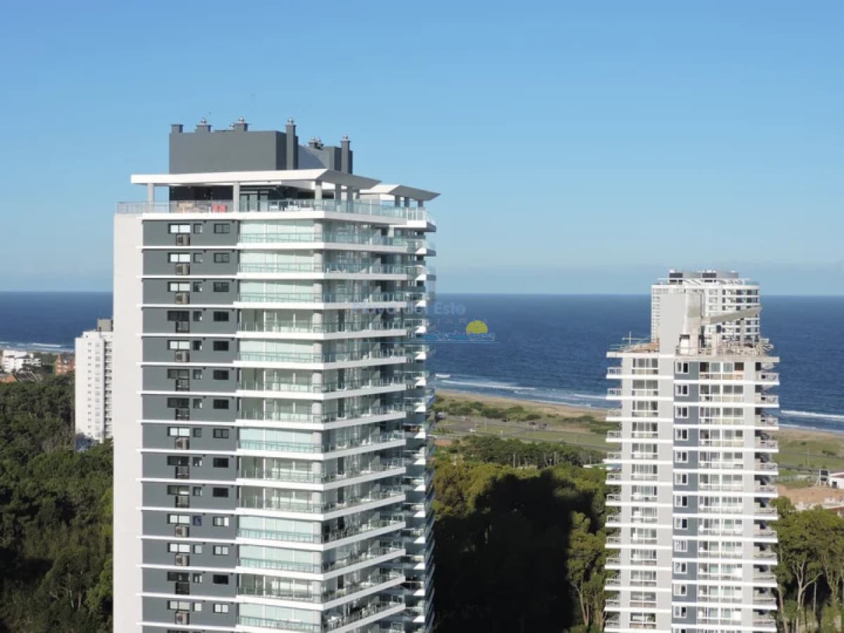 Apartamento en Venta de 2 dormitorios en Torre One , Punta del este , Playa brava , a pasos del shopping  - Inmobiliaria Playa del Este