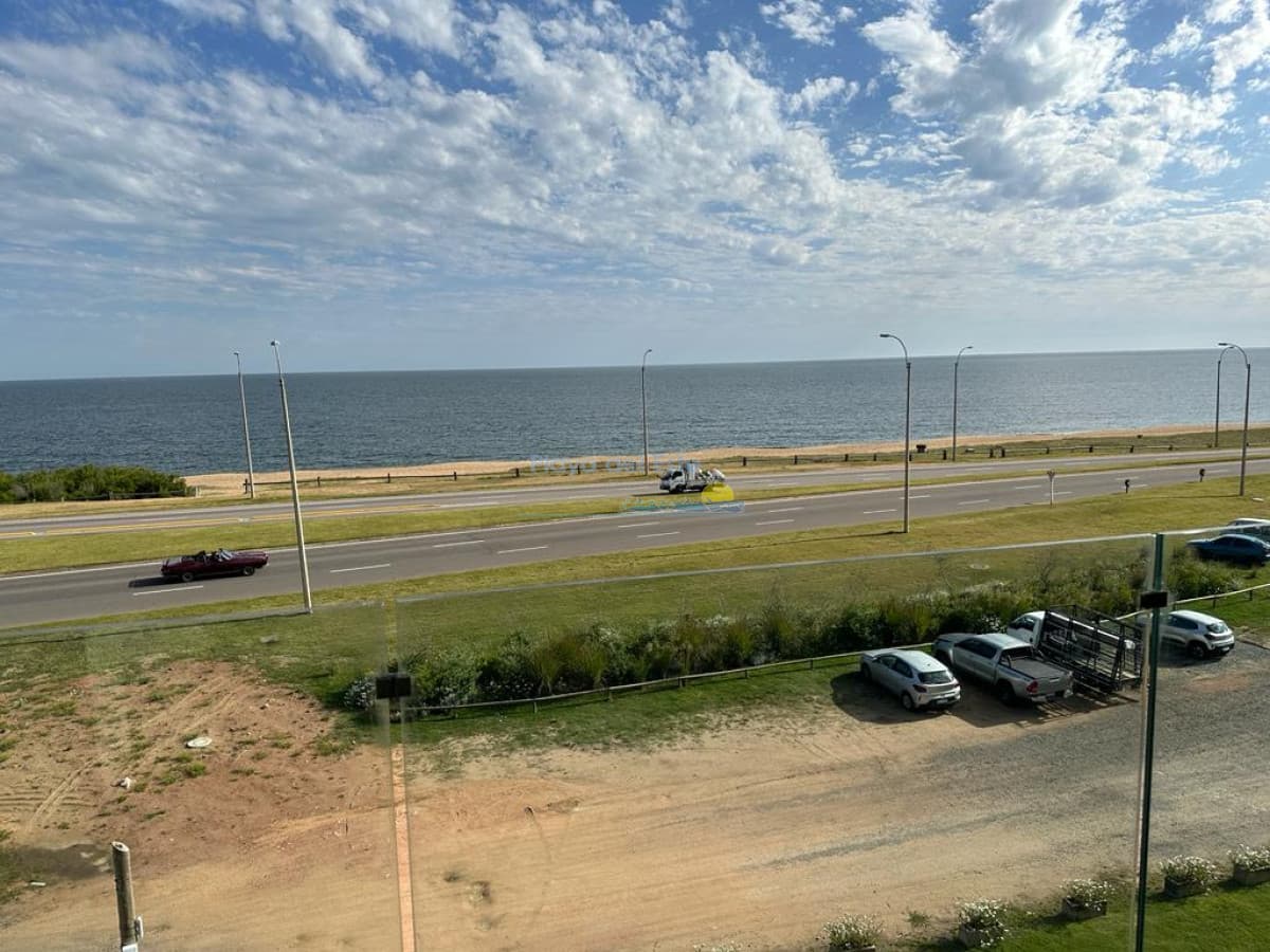 Apartamento de 3 dormitorios en Wallmer Lagoon , Punta del este , Playa Mansa  - Inmobiliaria Playa del Este