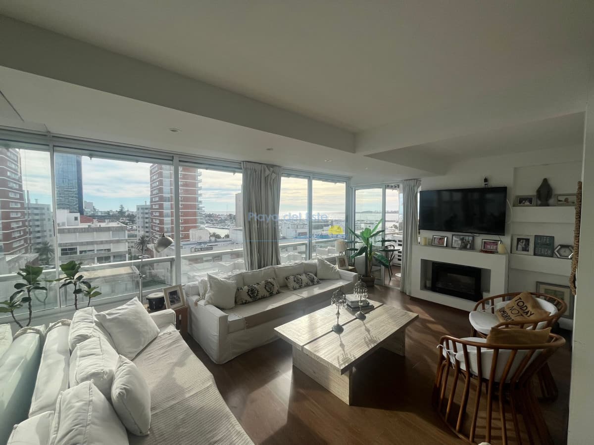Apartamento en alquiler temporal de 2 dormitorios en Punta del este , Gorlero , Península  - Inmobiliaria Playa del Este