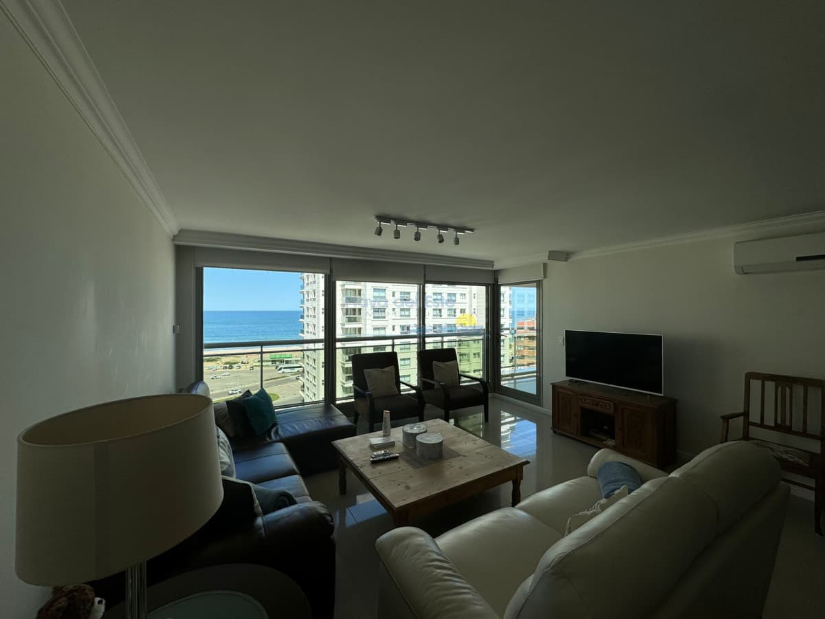 Apartamento en Alquiler de 3 dormitorios en Torre Imeriale , Punta del este , Playa brava  - Inmobiliaria Playa del Este