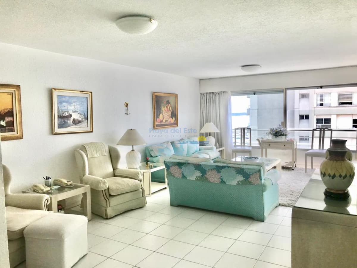 Apartamento de 3 dormitorios en Torre Verona , península , Punta del este  - Inmobiliaria Playa del Este