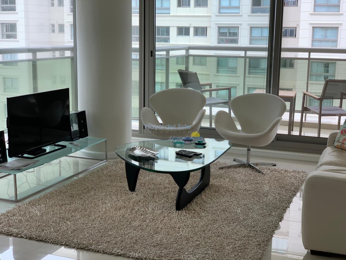 Apartamento en alquiler temporal de 2 dormitorios en Torre Imperiale , Punta del este , Playa brava  - Inmobiliaria Playa del Este