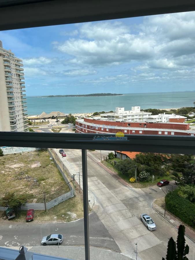 Apartamento en alquiler temporal de 3 dormitorios en Miami boulevard , Punta del este , Playa mansa  - Inmobiliaria Playa del Este