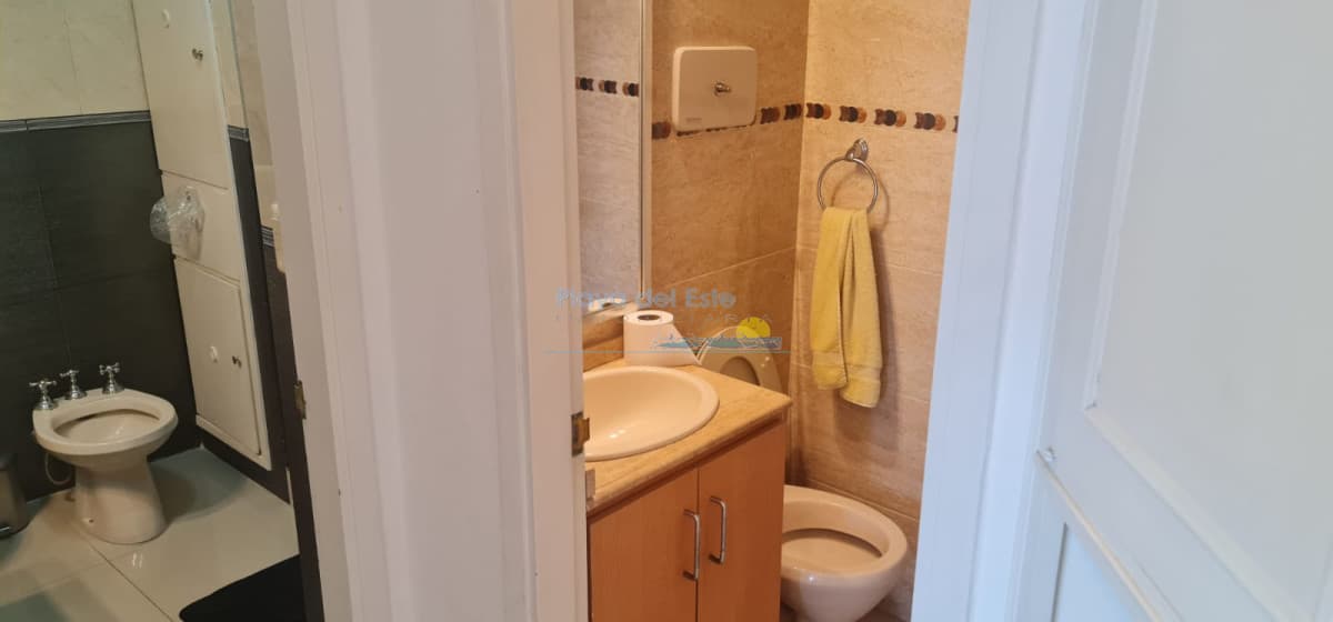Apartamento en alquiler temporal de 2 dormitorios en la península , Punta del este  - Inmobiliaria Playa del Este