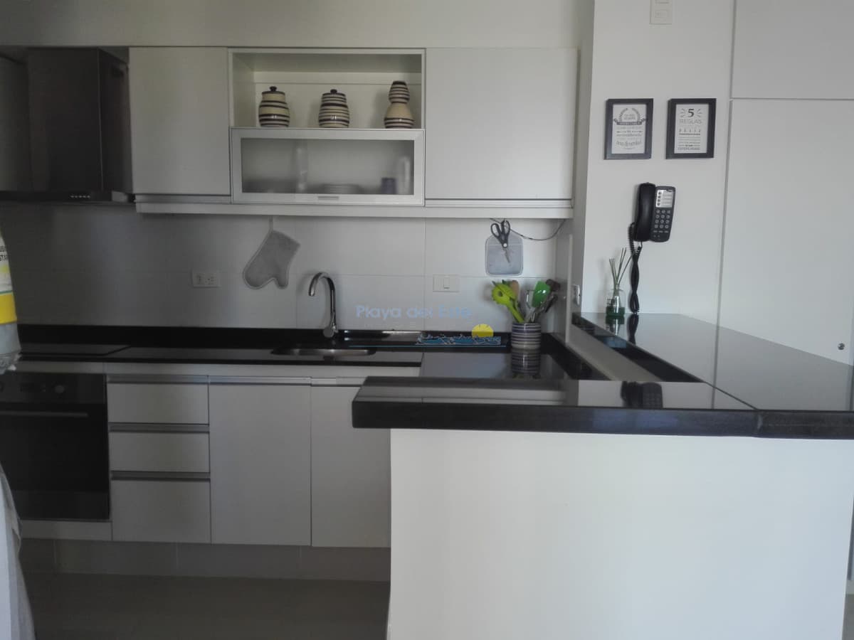 Apartamento de 2 dormitorio en alquiler temporal en Punta del este , Playa brava  - Inmobiliaria Playa del Este