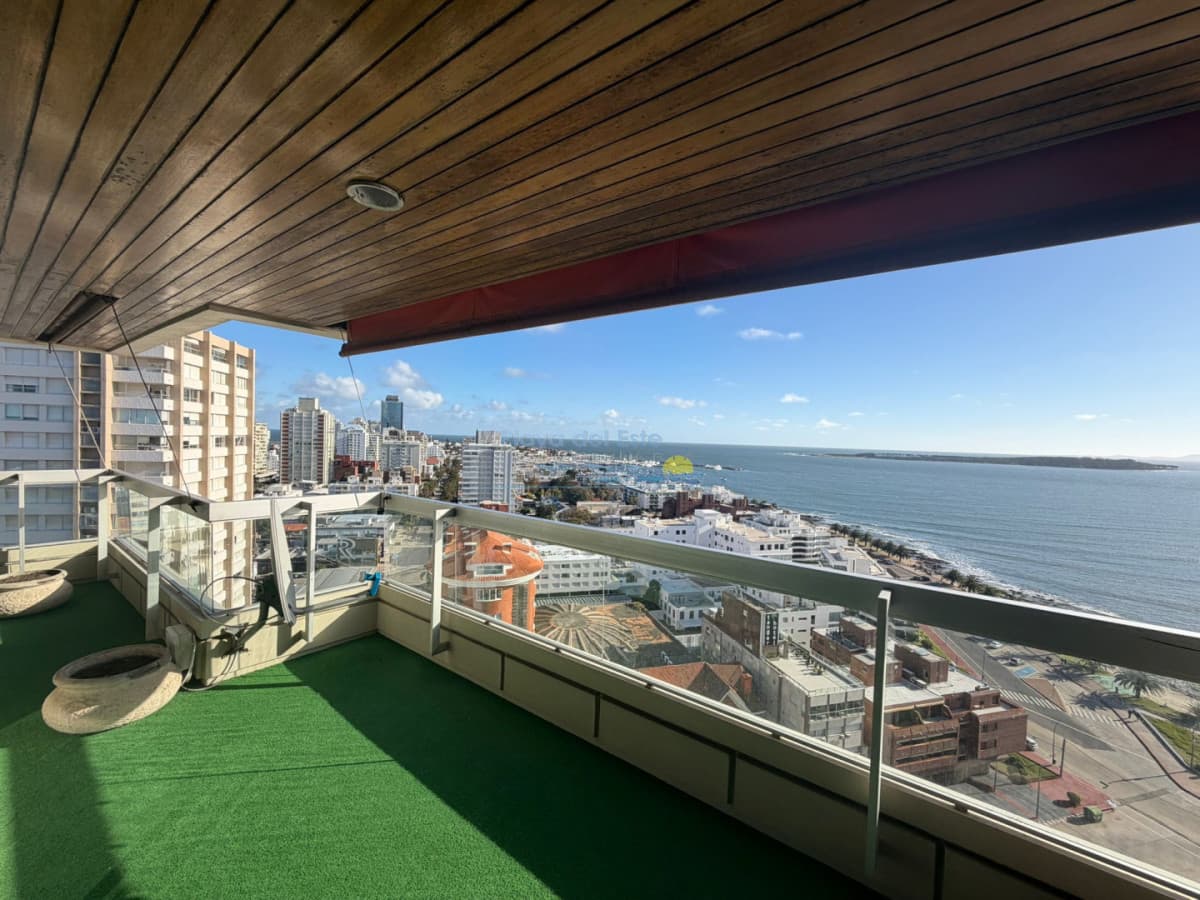 Apartamento de 2 dormitorios y servicio en alquiler anual , Playa mansa  - Inmobiliaria Playa del Este