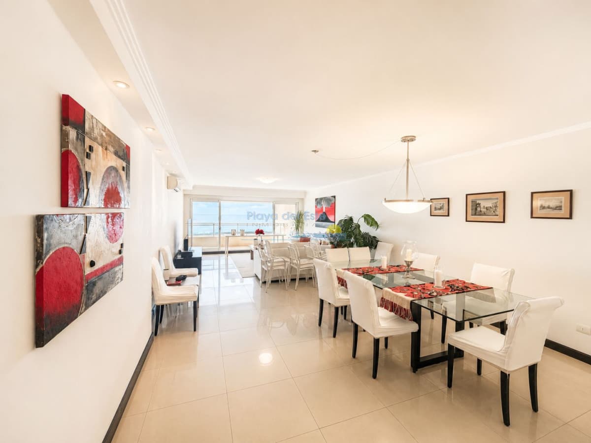 Apartamento en venta de 3 dormitorios `y servicio en Punta del este , Playa brava , Torre lobos  - Inmobiliaria Playa del Este