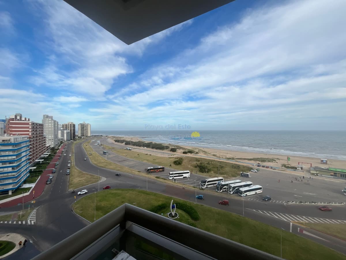 Apartamento en alquiler temporal de 3 dormitorios en Torre Imperiale , Punta del este , Playa brava  - Inmobiliaria Playa del Este