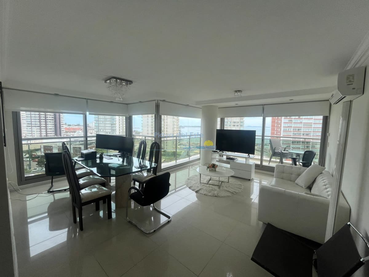 Apartamento en Alquiler temporal de 2 domritorios en Torre Imperiale , Punta del este , Playa brava  - Inmobiliaria Playa del Este