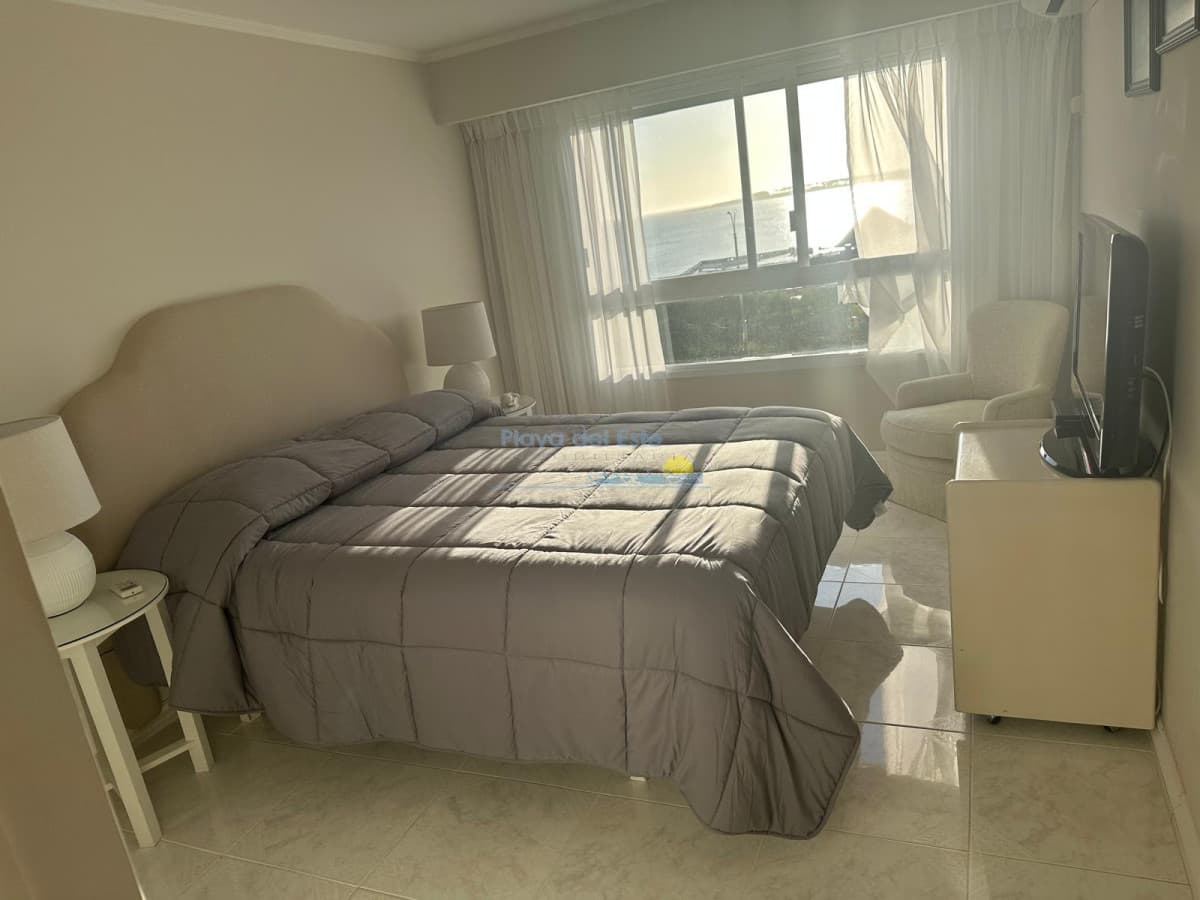 Apartamento en Alquiler temporal de 3 dormitorios en Coral Tower , Punta del este , Playa mansa  - Inmobiliaria Playa del Este