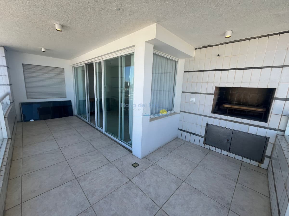 Apartamento en Alquiler de 3 dormitorios en Punta del este , Playa Brava , Torre Nueva York  - Inmobiliaria Playa del Este