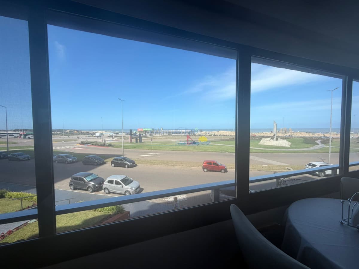 Apartamento en venta de 3 dormitorios en punta del este , Playa brava , primera linea  - Inmobiliaria Playa del Este