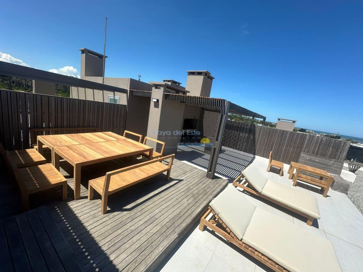 Apartamento en alquiler temporal  de 3 dormitorios en Manantiales , Playa Mansa  - Inmobiliaria Playa del Este