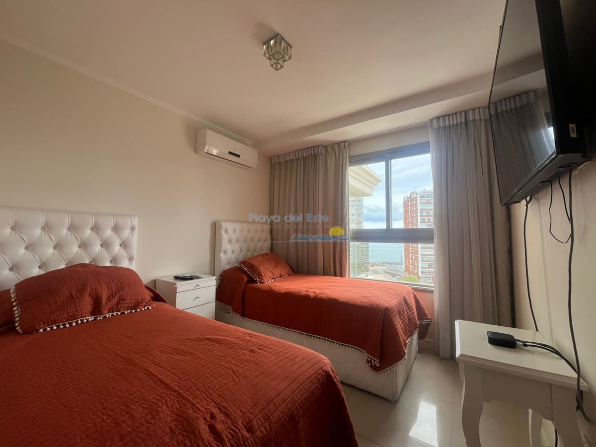 Apartamento en Alquiler temporal de 2 domritorios en Torre Imperiale , Punta del este , Playa brava  - Inmobiliaria Playa del Este