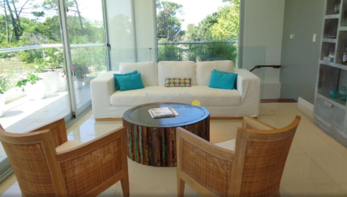 Apartamento de 3 dormitorios y servicio en Playa brava , Duplex , Parrillero  - Inmobiliaria Playa del Este