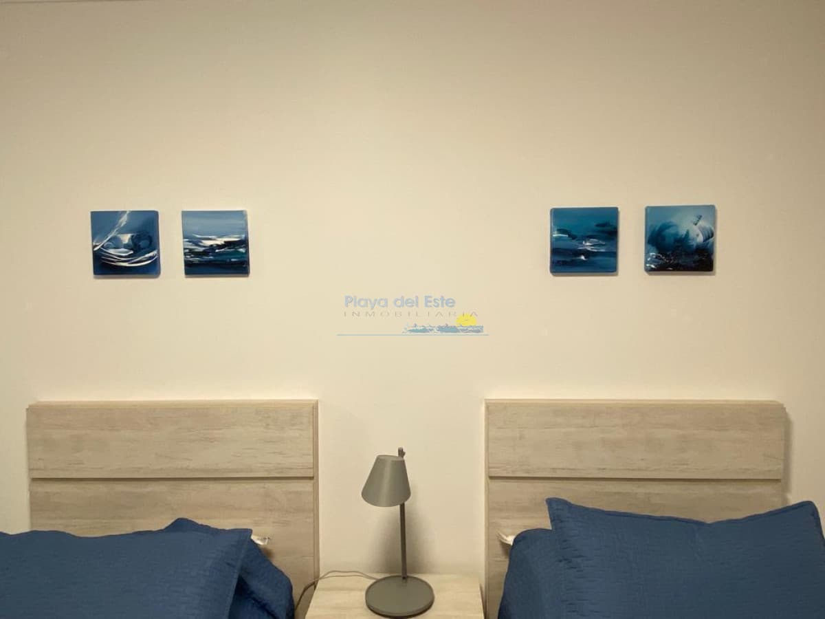 Apartamento en alquiler temporal  de 2 dormitorios en Edificio Miami Bouelvard , Punta del este , Playa mansa  - Inmobiliaria Playa del Este