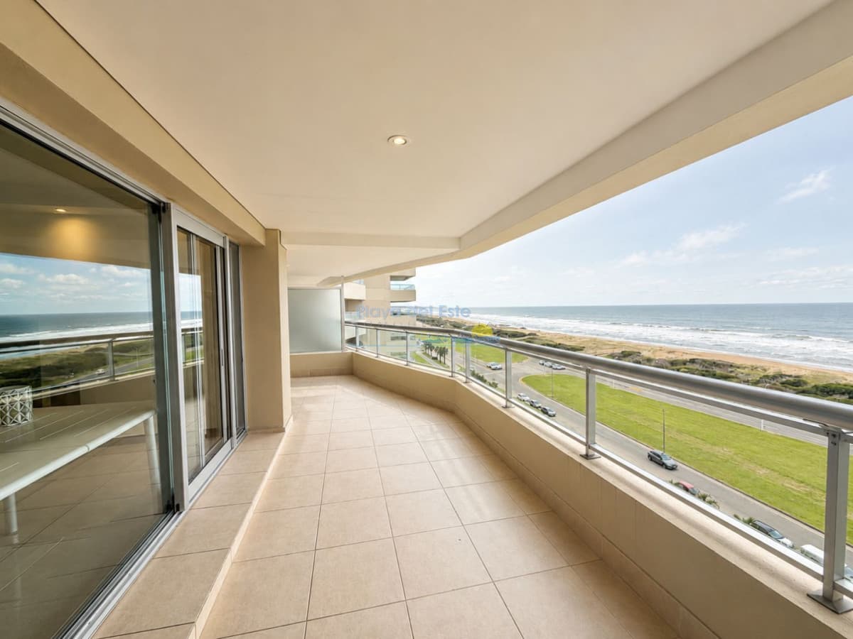 Apartamento en venta de 3 dormitorios `y servicio en Punta del este , Playa brava , Torre lobos  - Inmobiliaria Playa del Este