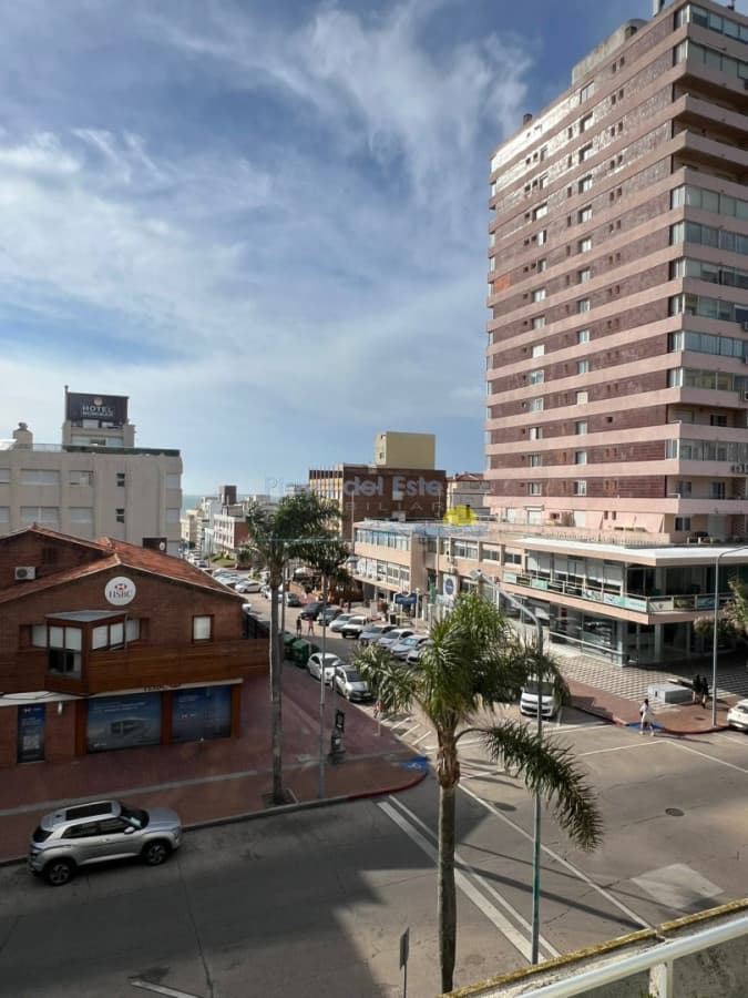 Apartamento en Venta de 3 Dormitorios en la peninsula , Punta del este  - Inmobiliaria Playa del Este
