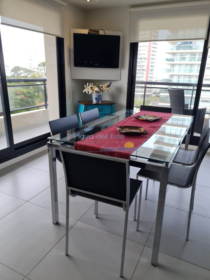 Apartamento en alquiler temporal de 2 dormitorios en Punta del este  - Inmobiliaria Playa del Este