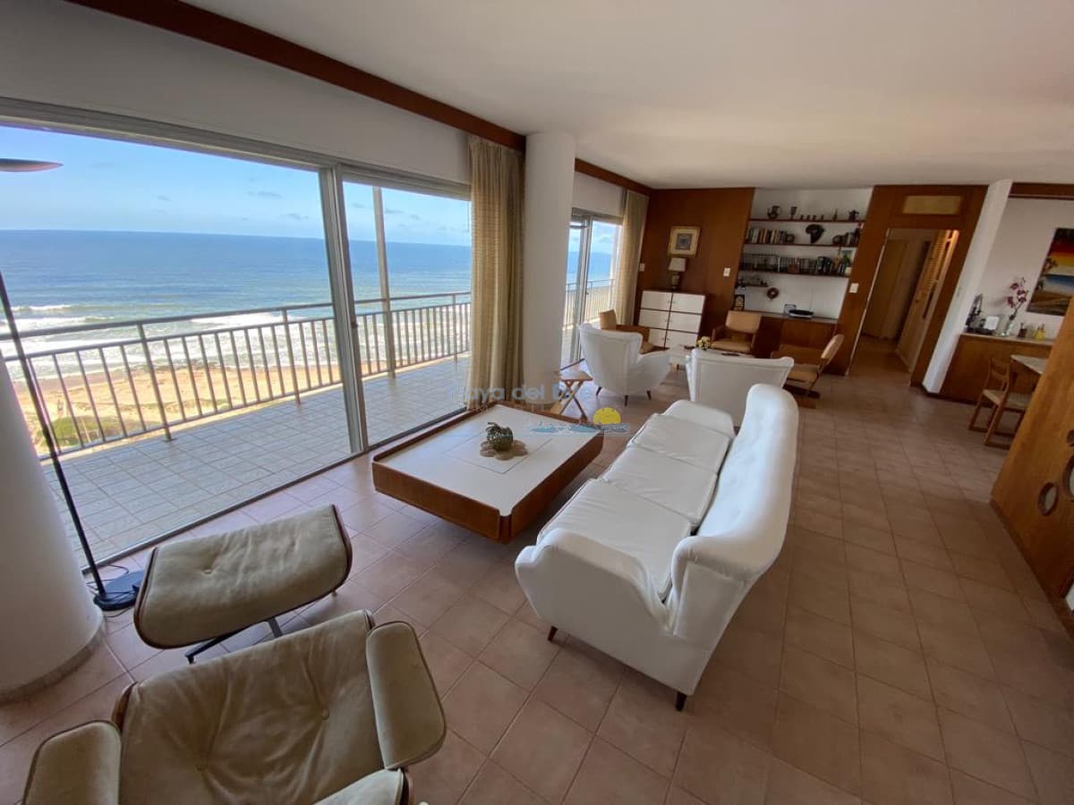 Apartamento en alquiler de temporada de 2 dormitorios en Punta del este  - Inmobiliaria Playa del Este
