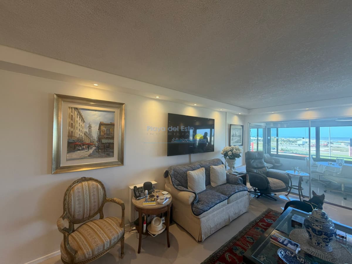 Apartamento en venta de 3 dormitorios en punta del este , Playa brava , primera linea  - Inmobiliaria Playa del Este