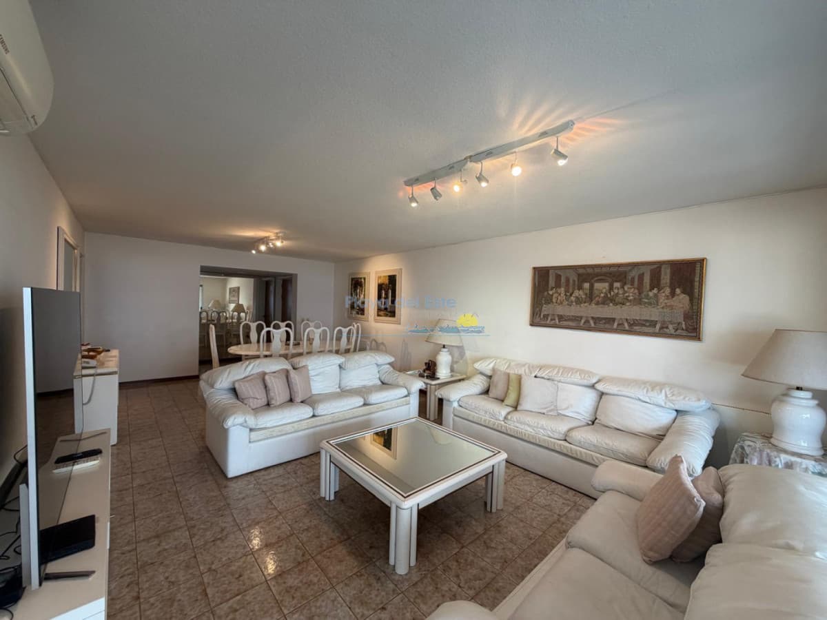 Apartamento de 3 dormitorios y servicio en Venta en Playa Mansa , Punta del este  - Inmobiliaria Playa del Este