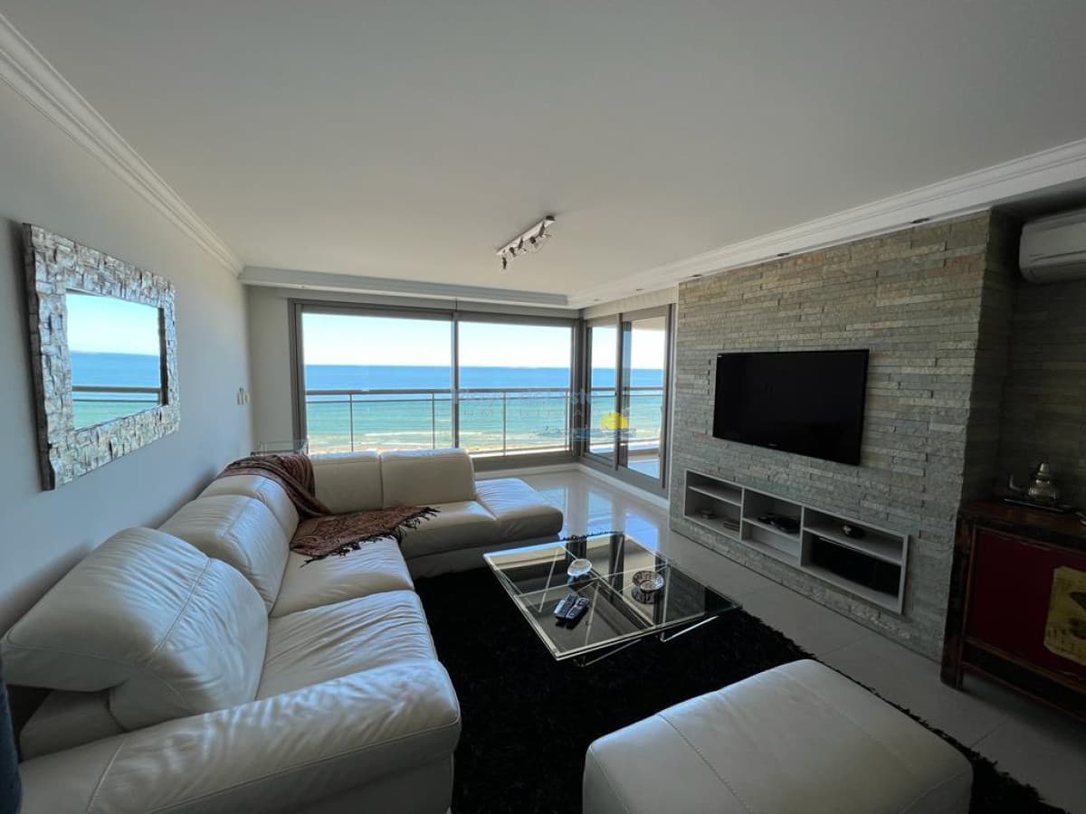 Apartamento de 3 dormitorios en Torre Imperiale , Punta del este  - Inmobiliaria Playa del Este