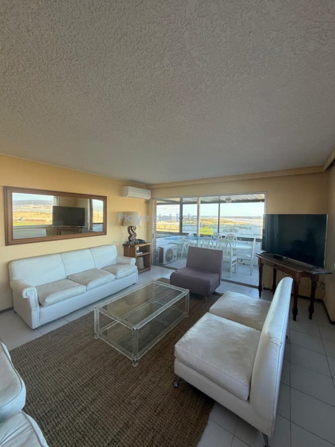 Apartamento de 3 dormitorios en Playa Mansa , Punta del este  - Inmobiliaria Playa del Este