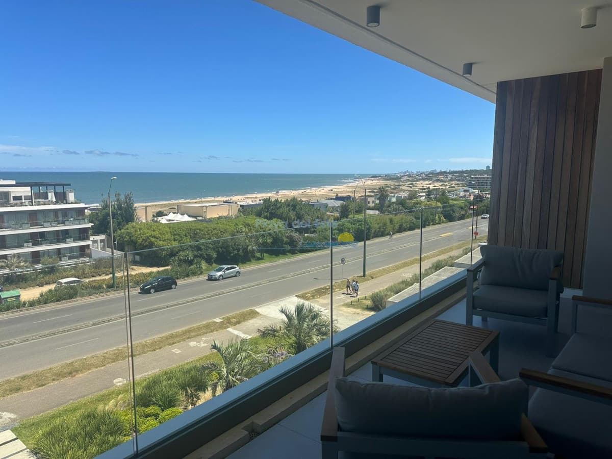 Apartamento en alquiler temporal  de 3 dormitorios en Manantiales , Playa Mansa  - Inmobiliaria Playa del Este