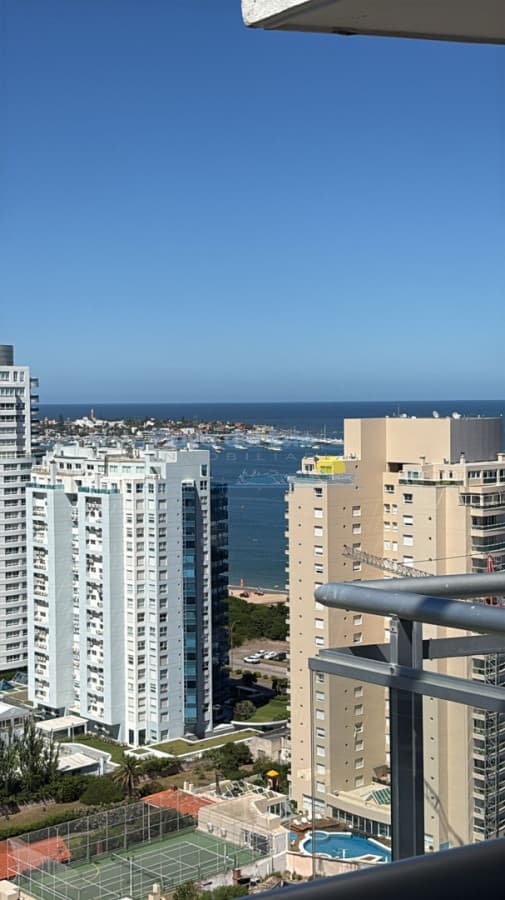 Apartamento en venta en Punta del este 3 dormitorios y servicio , Torre Sunrise , Playa mansa  - Inmobiliaria Playa del Este