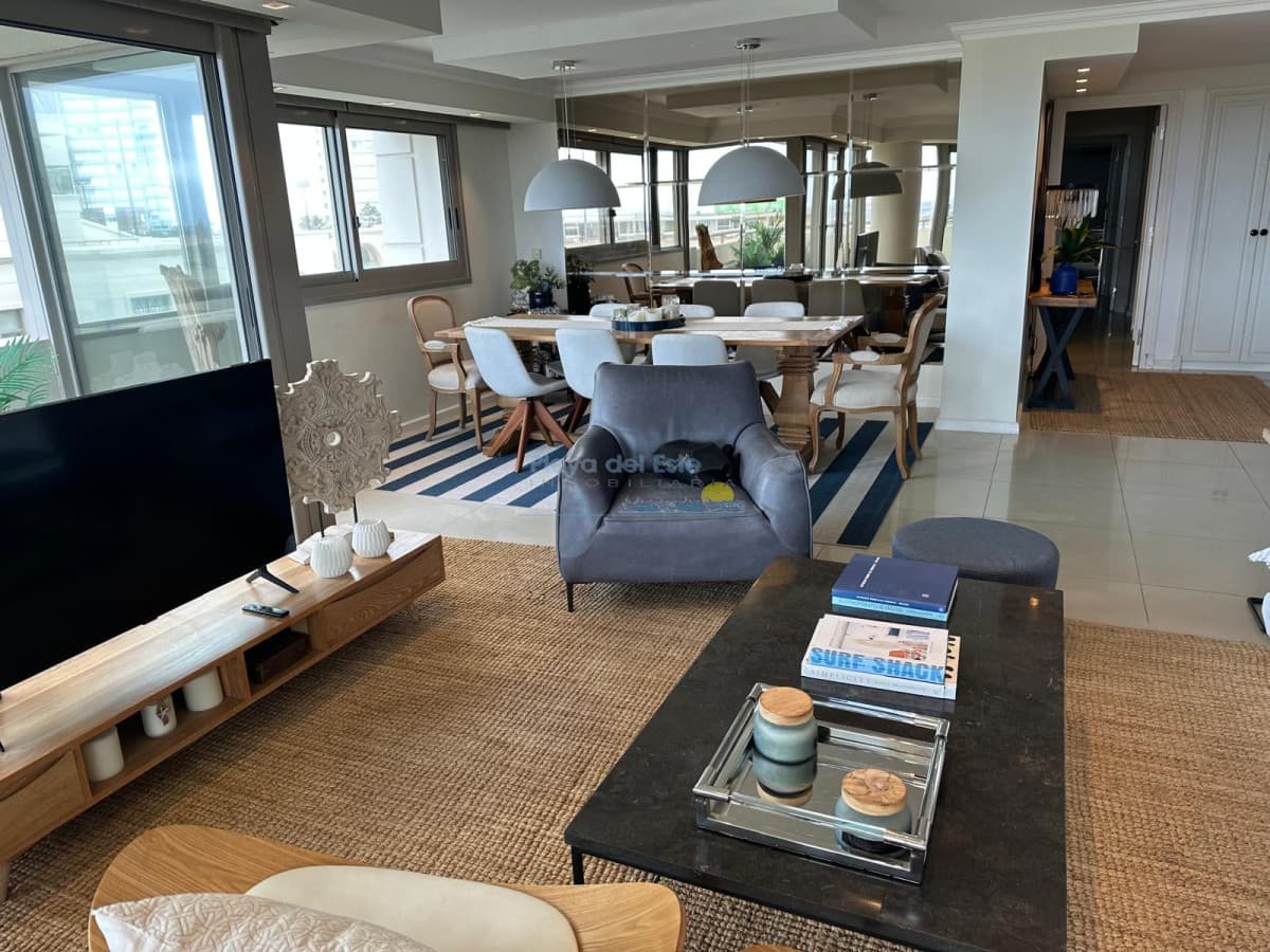 Apartamento en Alquiler de 3 dormitorios en Torre Imperiale , Punta del este , Playa Brava , Península  - Inmobiliaria Playa del Este