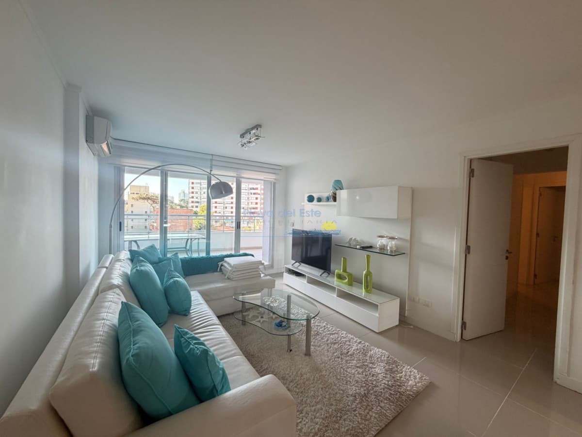 Apartamento en alquiler temporal de 2 dormitorios y medio  en Punta del este . Playa brava . Playa mansa  - Inmobiliaria Playa del Este