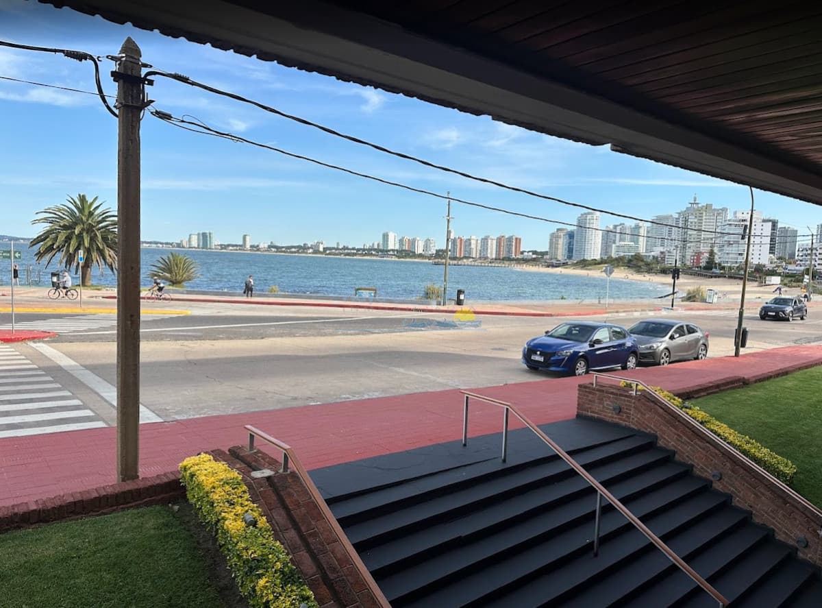 Apartamento en alquiler temporal de 2 dormitorios en Punta del este , Playa mansa , península  - Inmobiliaria Playa del Este