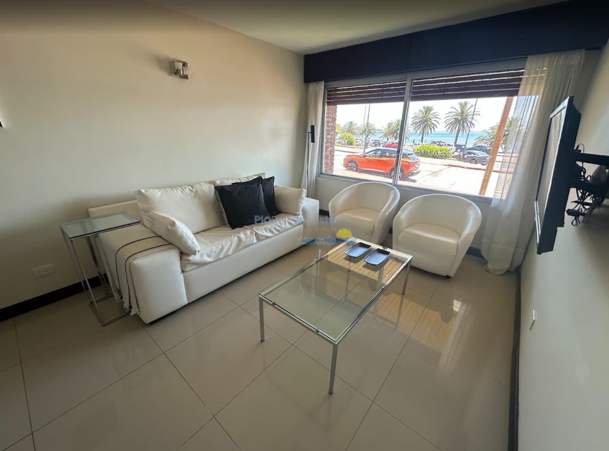 Apartamento en alquiler temporal de 2 dormitorios en Punta del este , Playa mansa , península  - Inmobiliaria Playa del Este