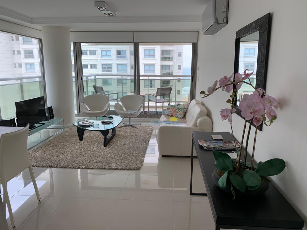 Apartamento en alquiler temporal de 2 dormitorios en Torre Imperiale , Punta del este , Playa brava  - Inmobiliaria Playa del Este