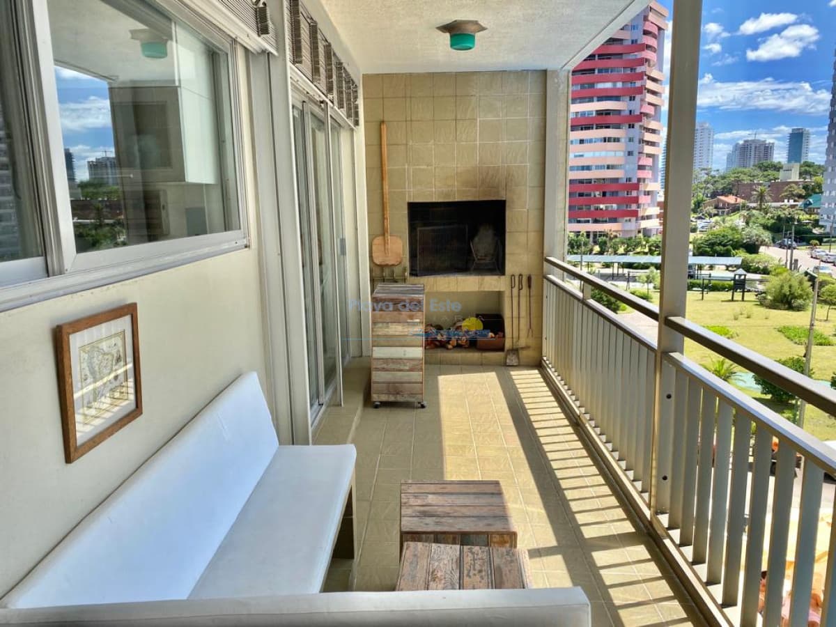 Apartamento en alquiler temporal de 3 dormitorios en Punta del este , Playa brava  - Inmobiliaria Playa del Este