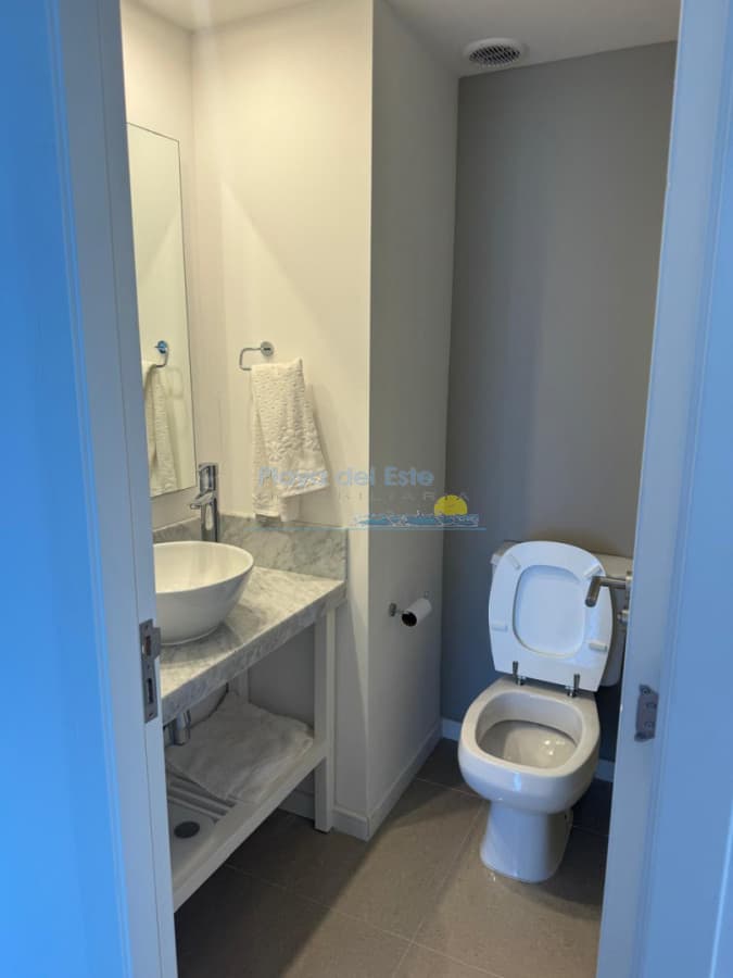 Apartamento en Venta de 2 dormitorios en Torre One , Punta del este , Playa brava , a pasos del shopping  - Inmobiliaria Playa del Este