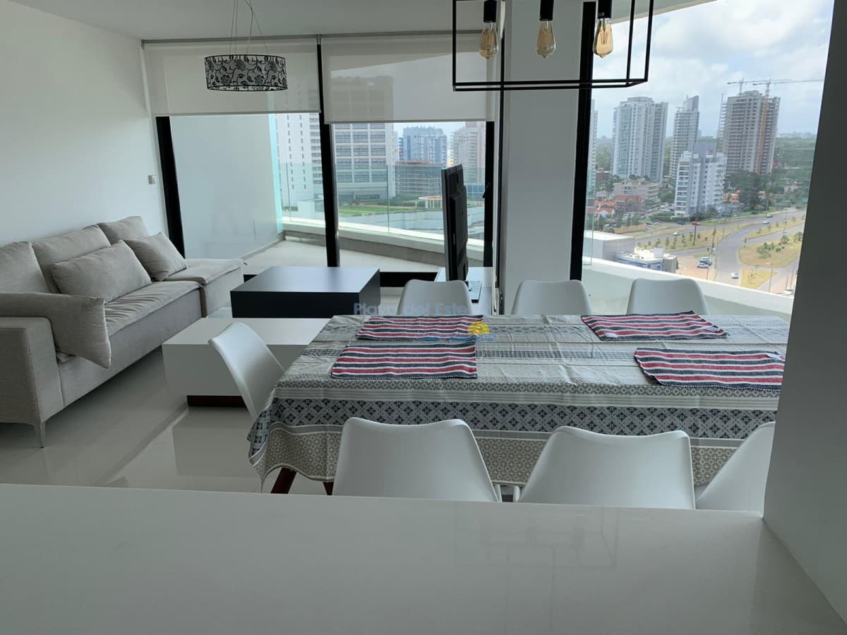 Apartamento de 3 dormitorios en edificio Art Tower , Punta del este  - Inmobiliaria Playa del Este