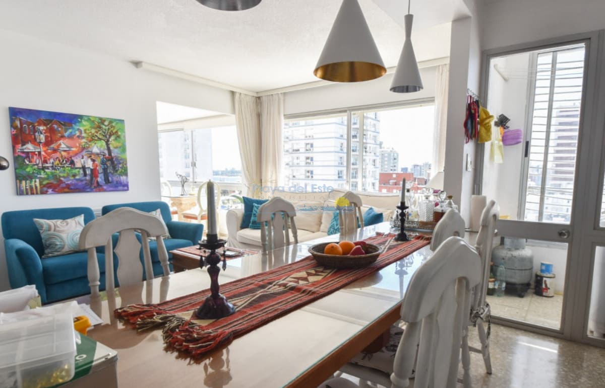 Apartamento en venta de 2 dormitorios . Reciclado con garage , Punta del este , Gorlero  - Inmobiliaria Playa del Este