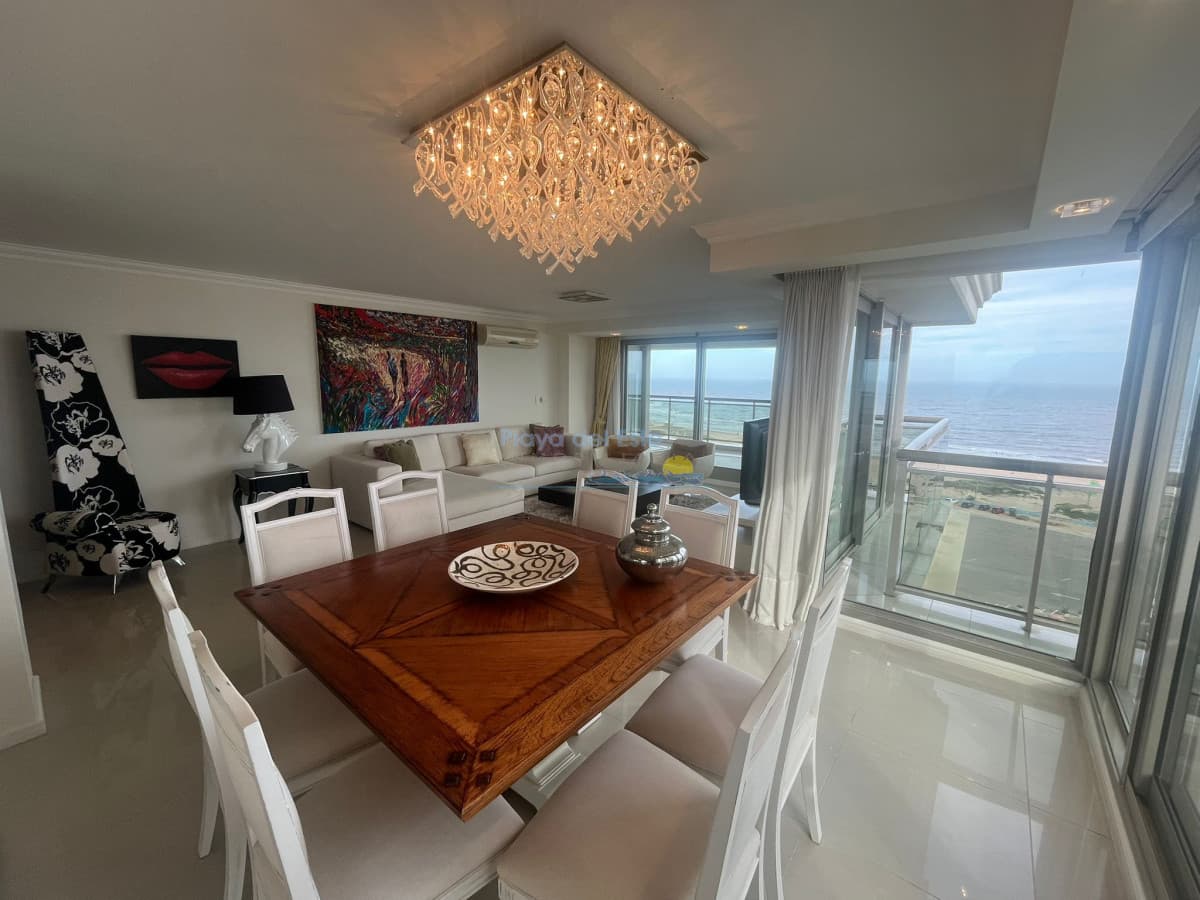 Apartamento en alquiler temporal de 3 dormitorios en Torre Imperiale , Punta del este , Playa brava  - Inmobiliaria Playa del Este