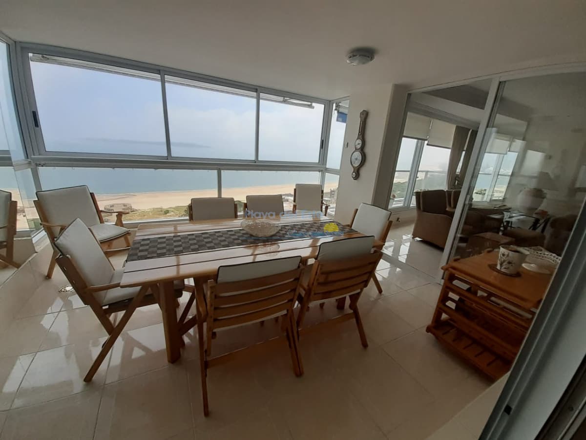 Beverly Tower, piso alto. - Inmobiliaria Playa del Este