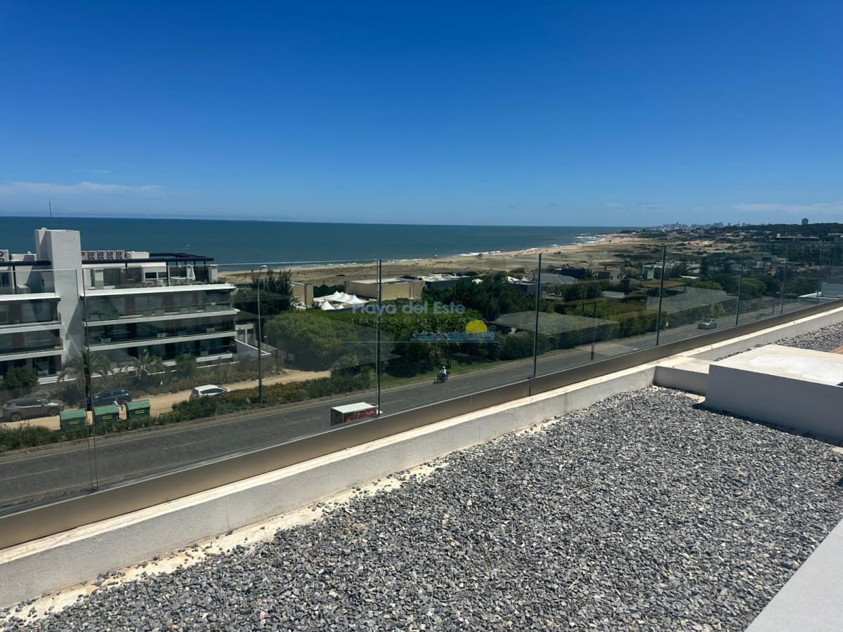 Apartamento en alquiler temporal  de 3 dormitorios en Manantiales , Playa Mansa  - Inmobiliaria Playa del Este
