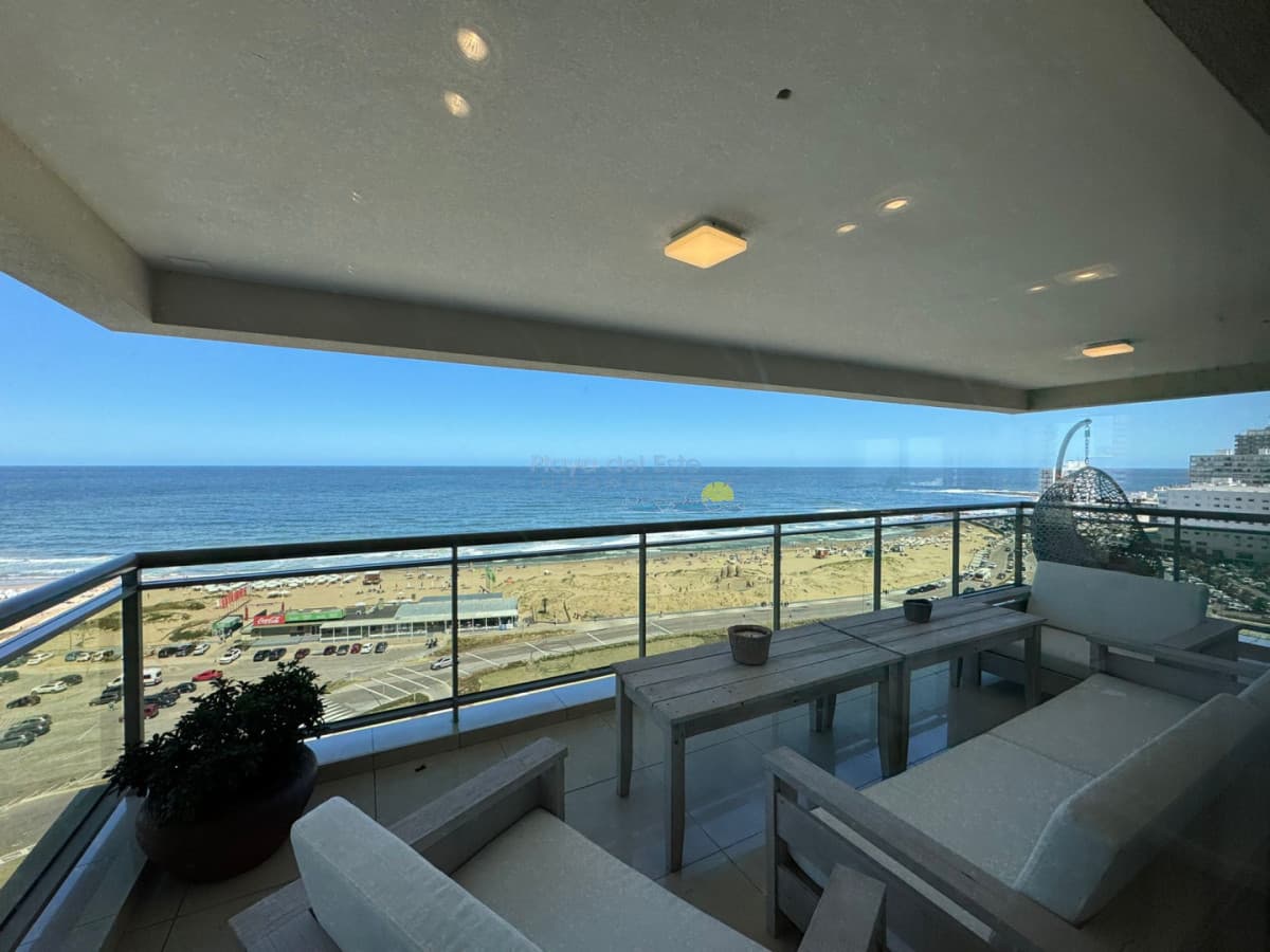 Apartamento en venta de 4 dormitorios  en Torre Imperiale , Punta del este , Playa brava a pasos del Shopping  - Inmobiliaria Playa del Este