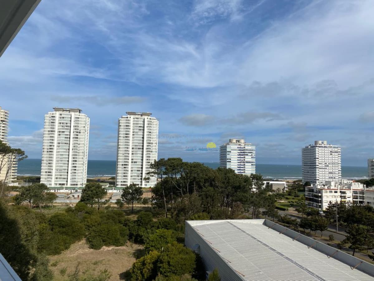 Apartamento de 2 dormitorios en alquiler temporal en Torre One , Punta del este , Playa Brava  - Inmobiliaria Playa del Este