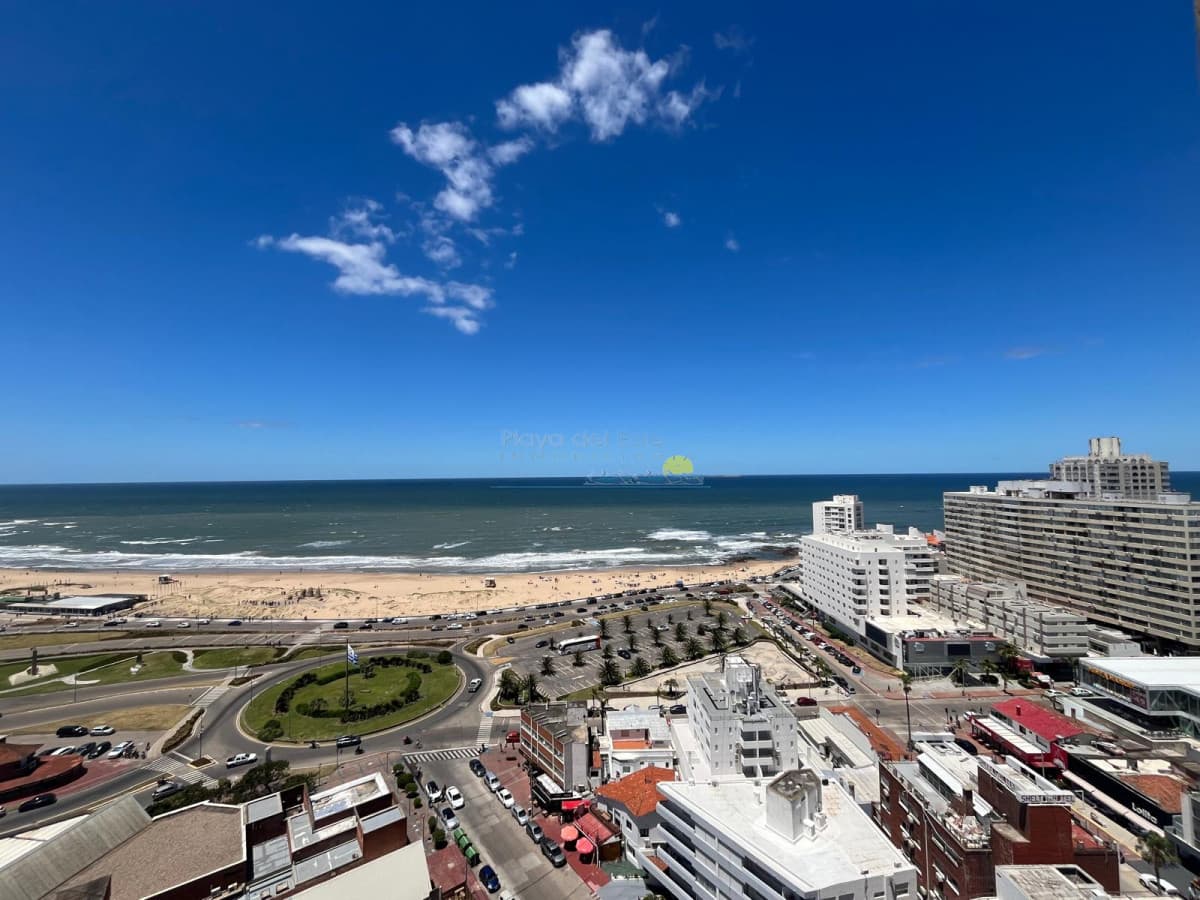 Apartamento de 3 dormitorios en Punta del este , Playa Mansa , Frente al mar  - Inmobiliaria Playa del Este