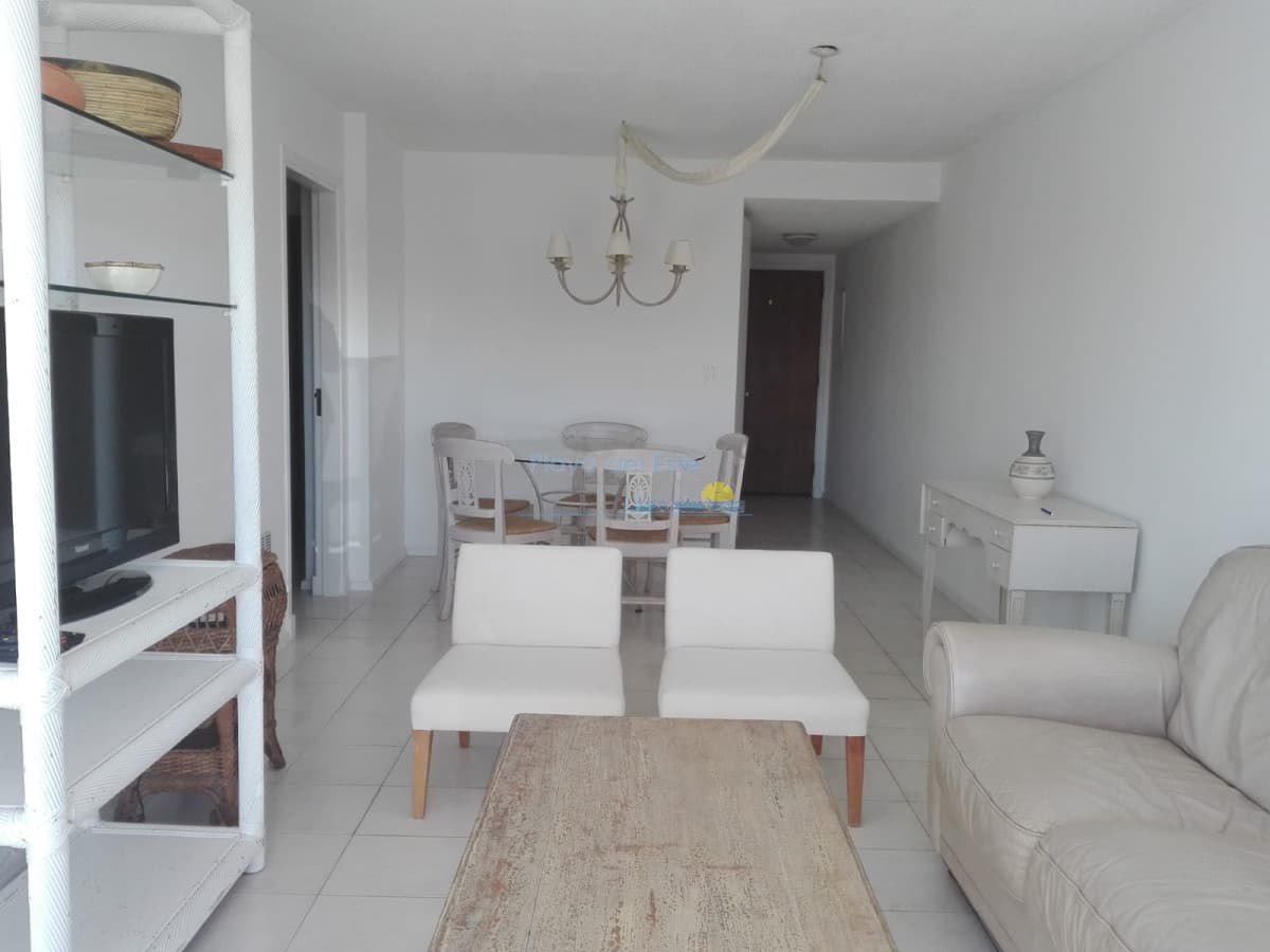 Apartamento en Venta de 2 dormitorios y medio en Punta del este , Playa Brava , Edificio Long Beach  - Inmobiliaria Playa del Este