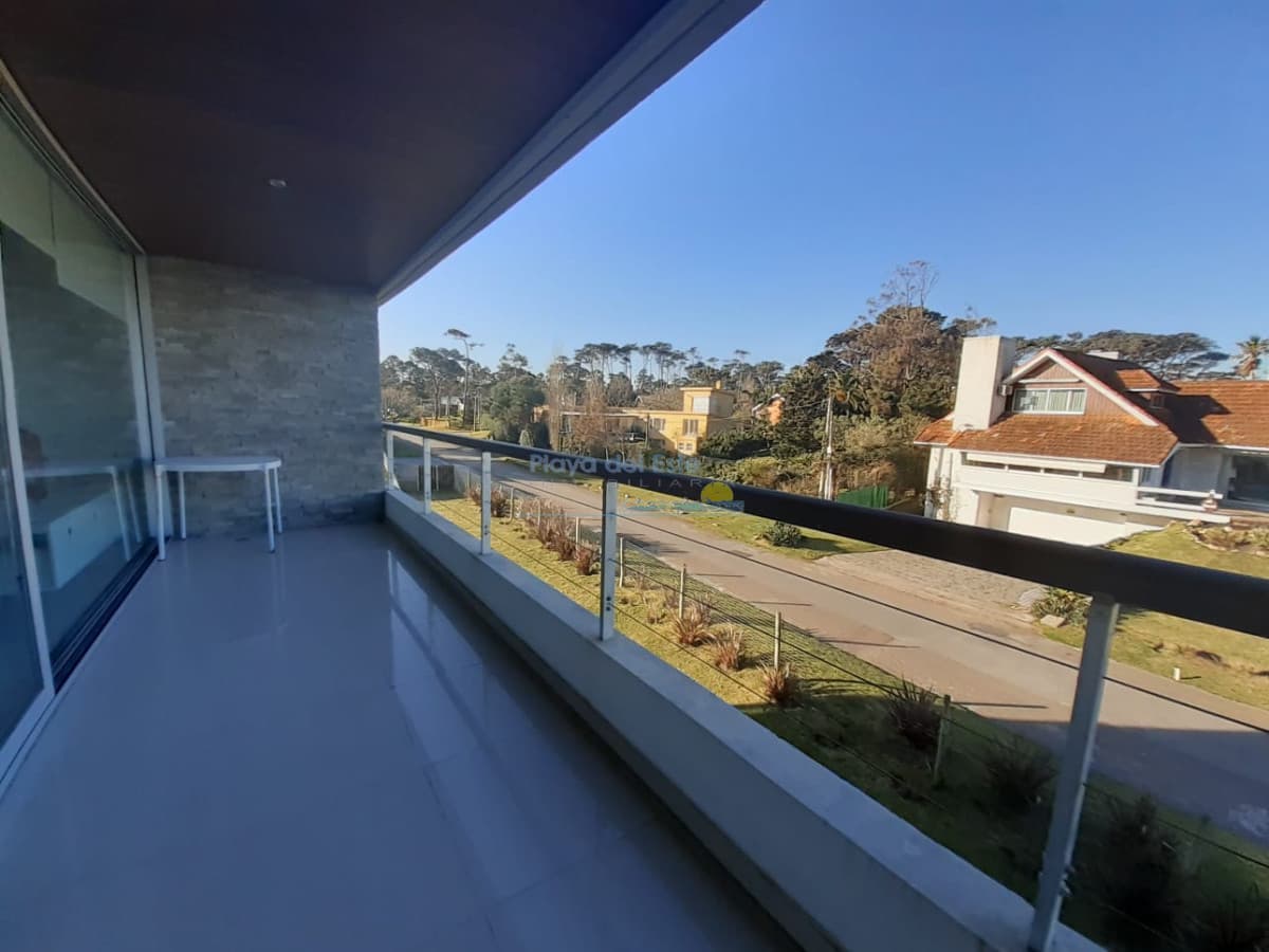 Apartamento en venta de 2 dormitorios en Playa Mansa , Punta del este , Edificio ISABEL  - Inmobiliaria Playa del Este