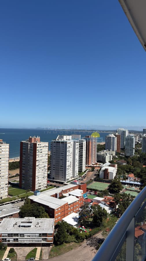 Apartamento en venta en Punta del este 3 dormitorios y servicio , Torre Sunrise , Playa mansa  - Inmobiliaria Playa del Este