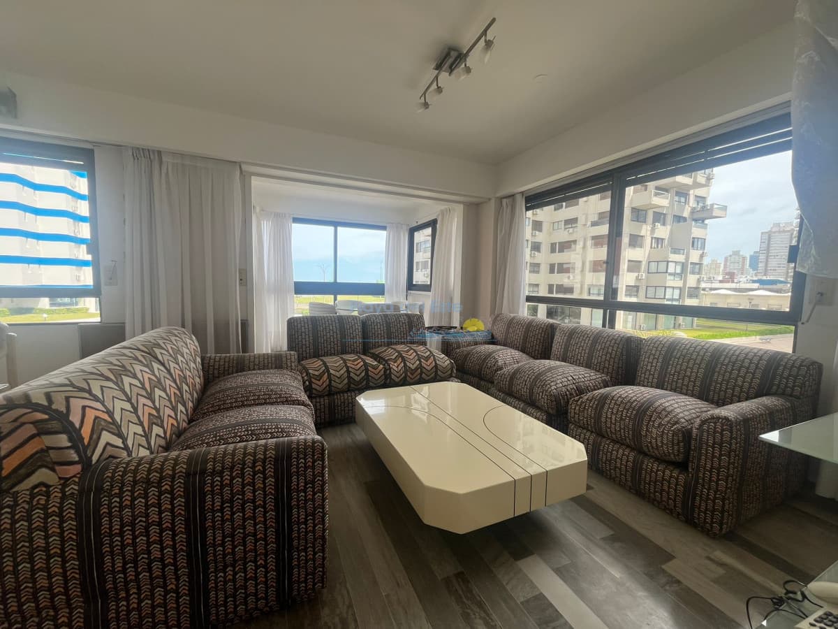 Apartamento en alquiler temporal de 3 dormitorios en Punta del este , Playa Mansa  - Inmobiliaria Playa del Este